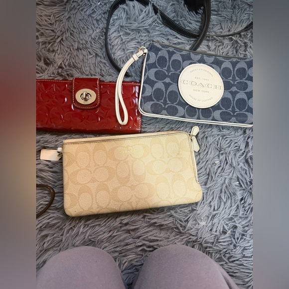 Coach Handbags - ❤️Coach Wristlets & Wallet